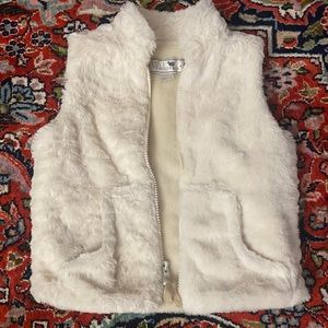 Adorable widgeon vest size 4 worn once